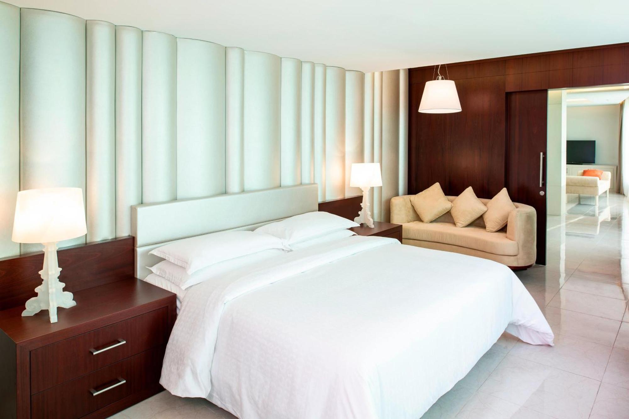 Four Points By Sheraton Sharjah Esterno foto