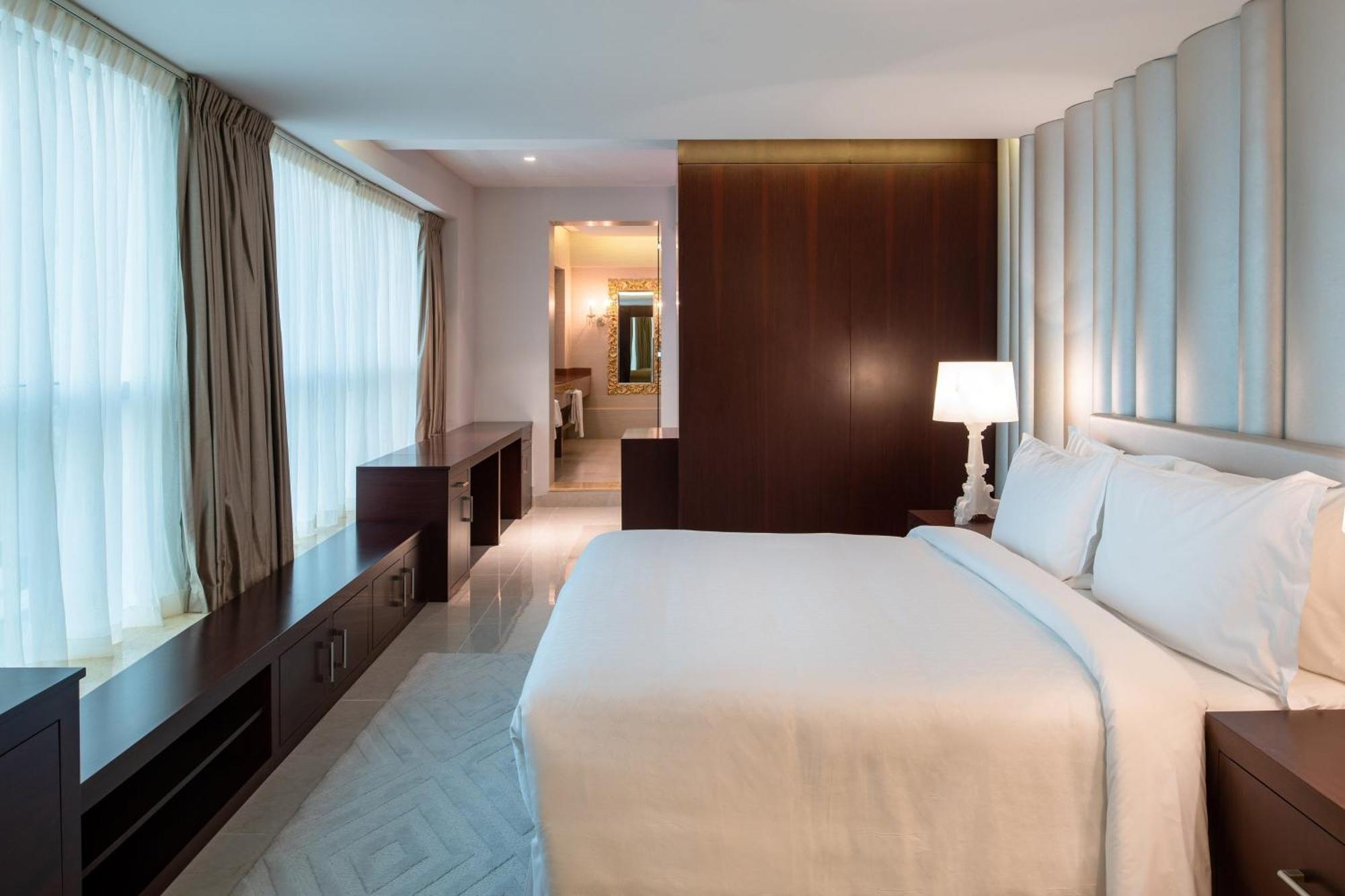 Four Points By Sheraton Sharjah Esterno foto