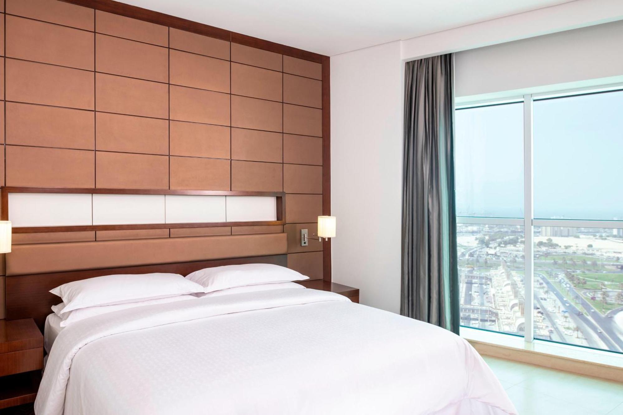 Four Points By Sheraton Sharjah Esterno foto