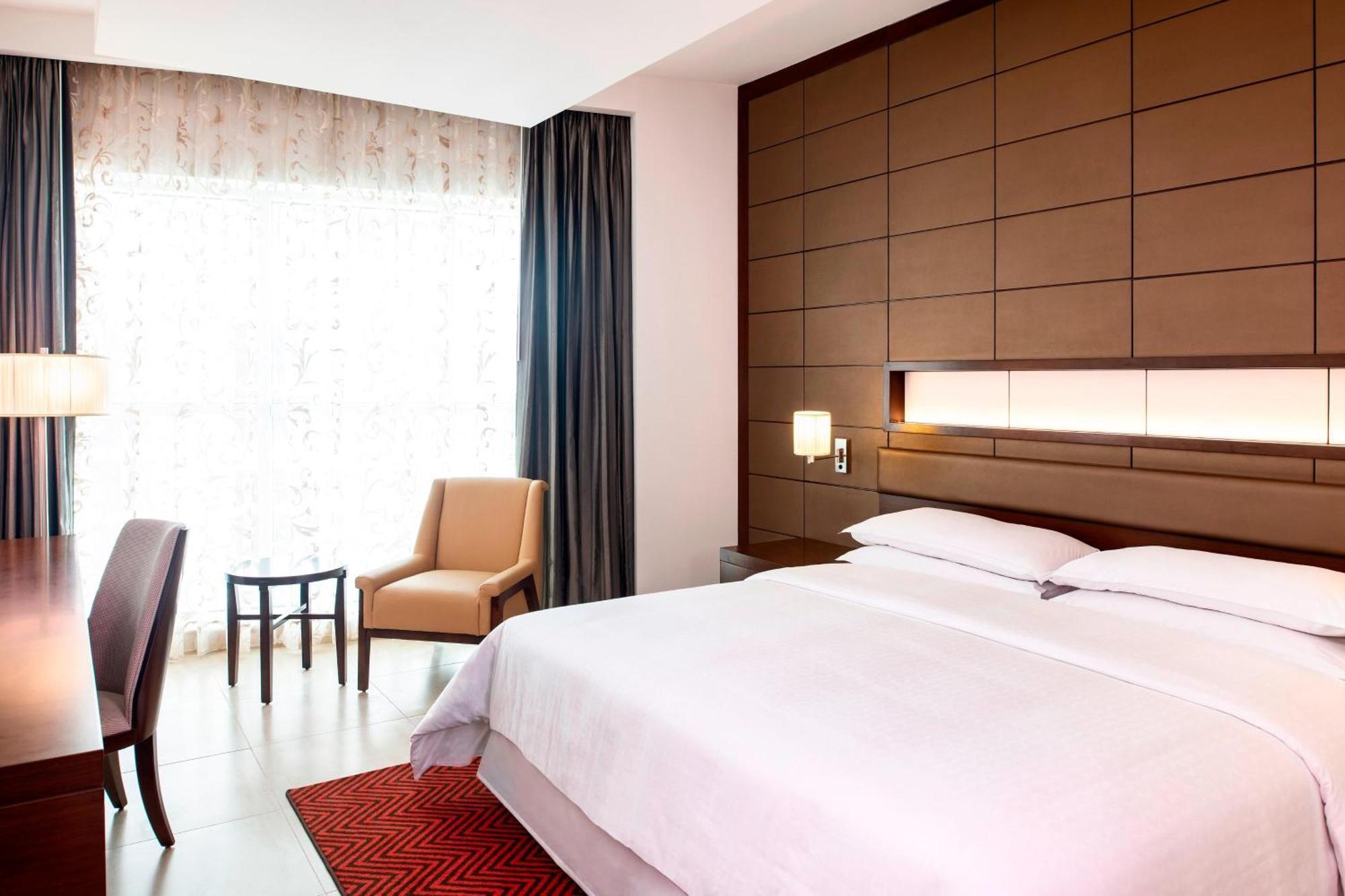 Four Points By Sheraton Sharjah Esterno foto