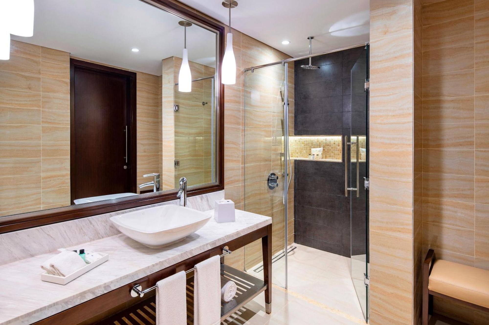 Four Points By Sheraton Sharjah Esterno foto