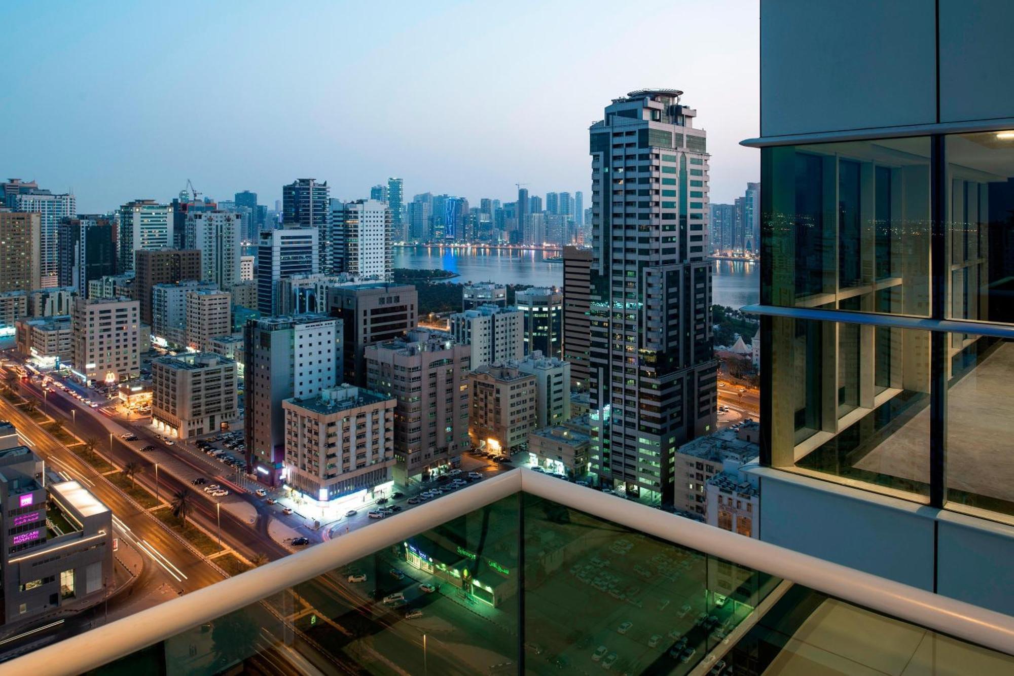 Four Points By Sheraton Sharjah Esterno foto